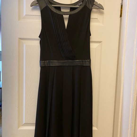 The perfect little black dress - Picture 7 of 7